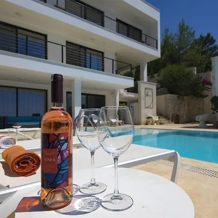 White House فندق 4*