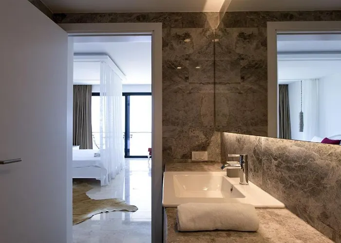 White House מלון 4*