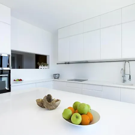 White House 4*